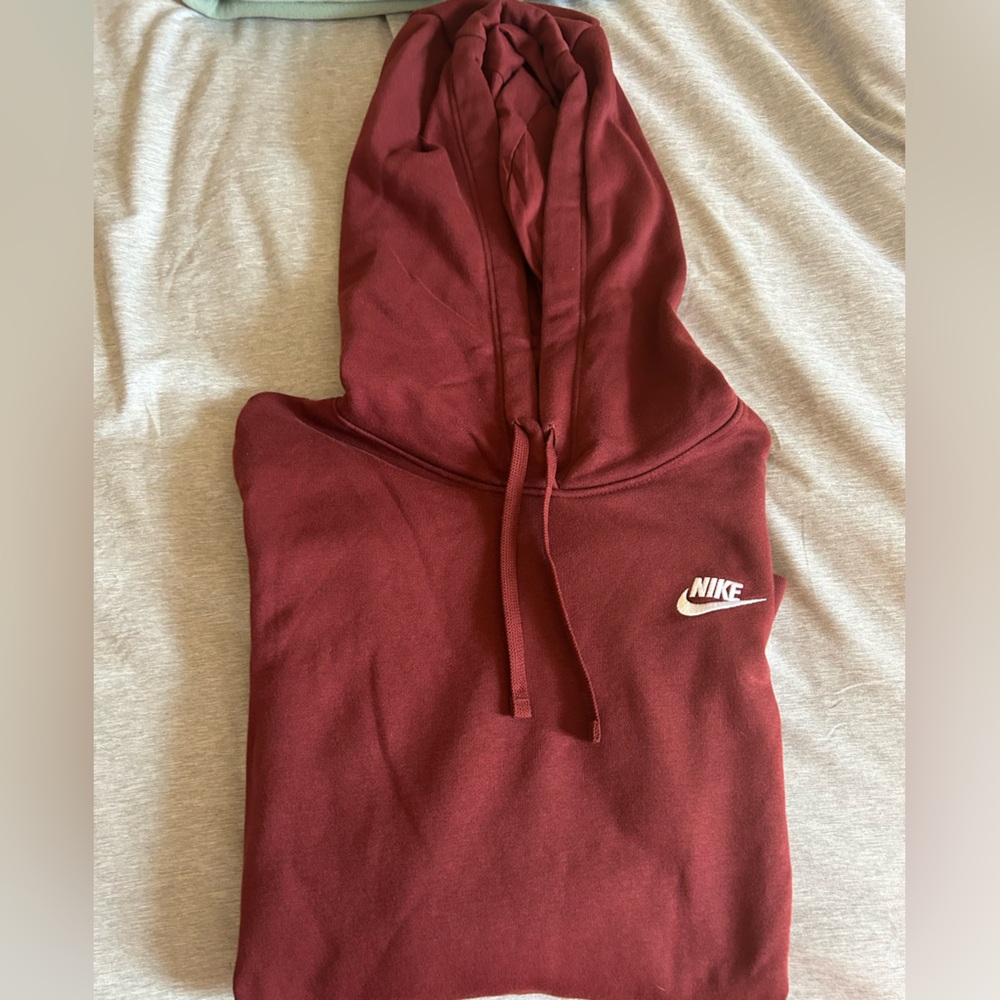 ⭐️ NWOT - Nike Sportswear Club Fleece